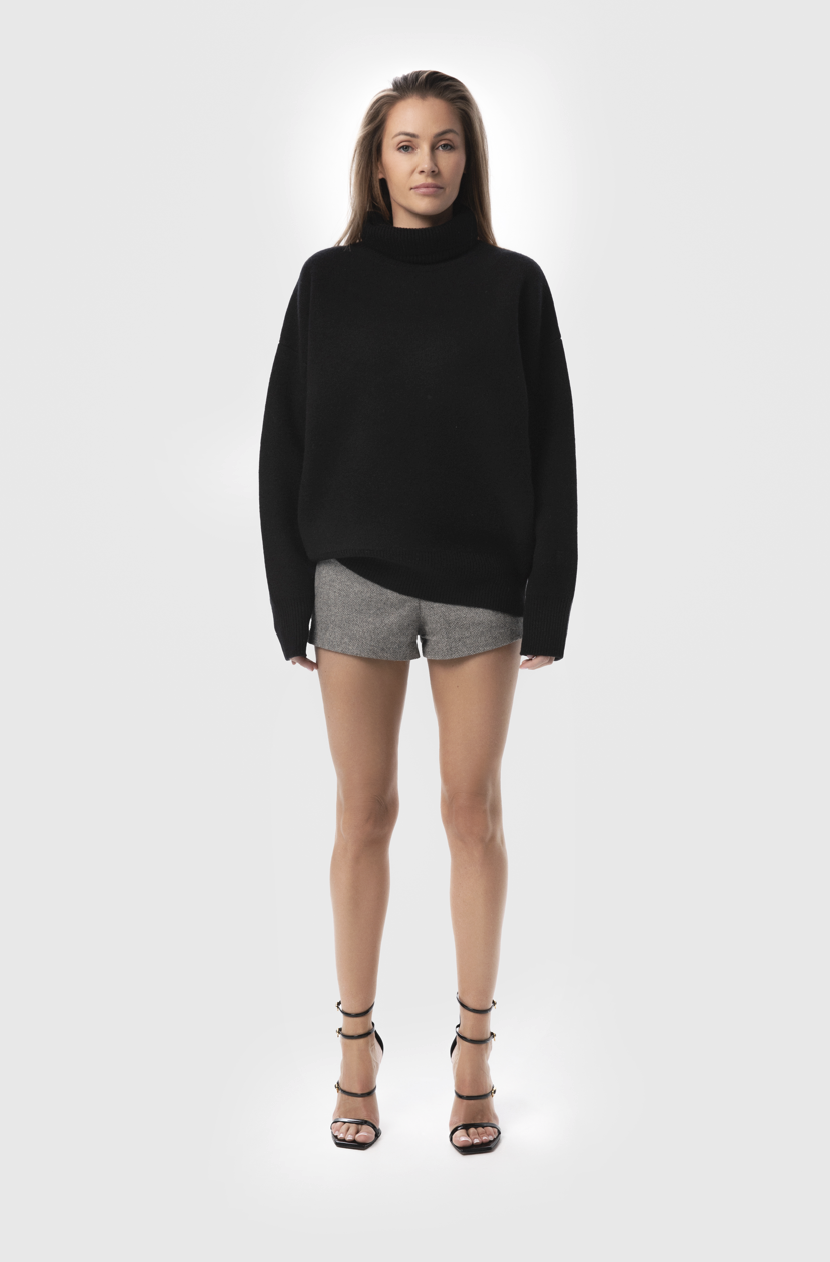 Golf oversize czarny z wełny merino cała sylwetka damski sweter z wysokim golfem oversize ANIKLOVA