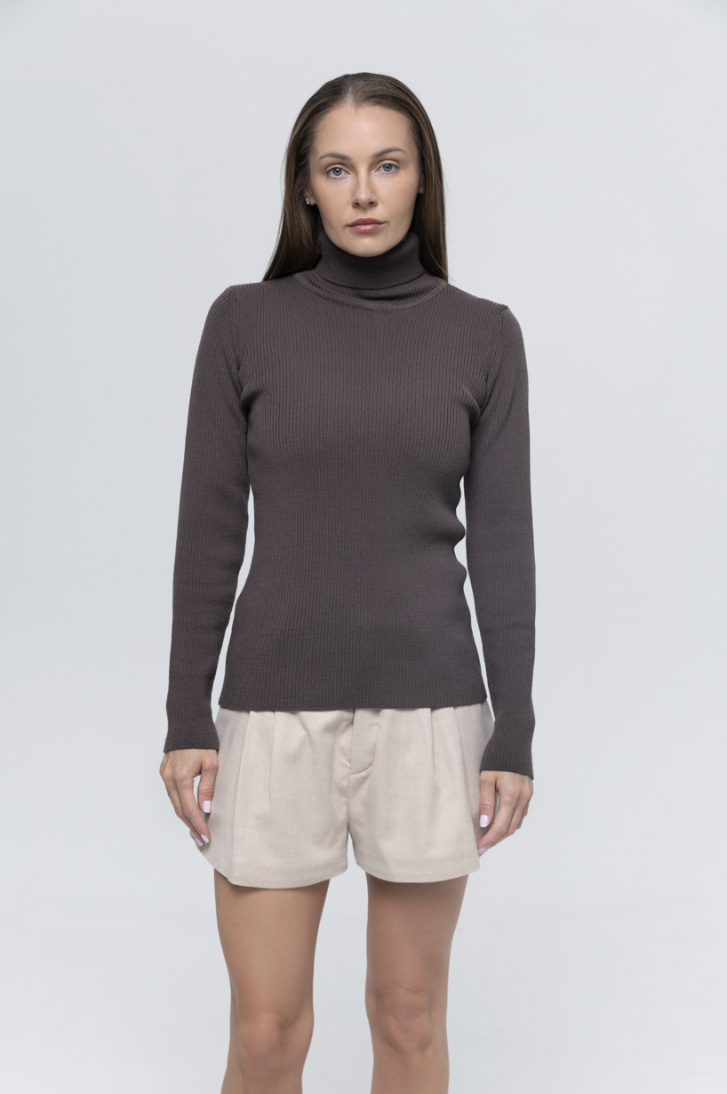 Klasyczny golf czekoladowy z wełny merino dopasowany krój damski golf z wełny merino przód
