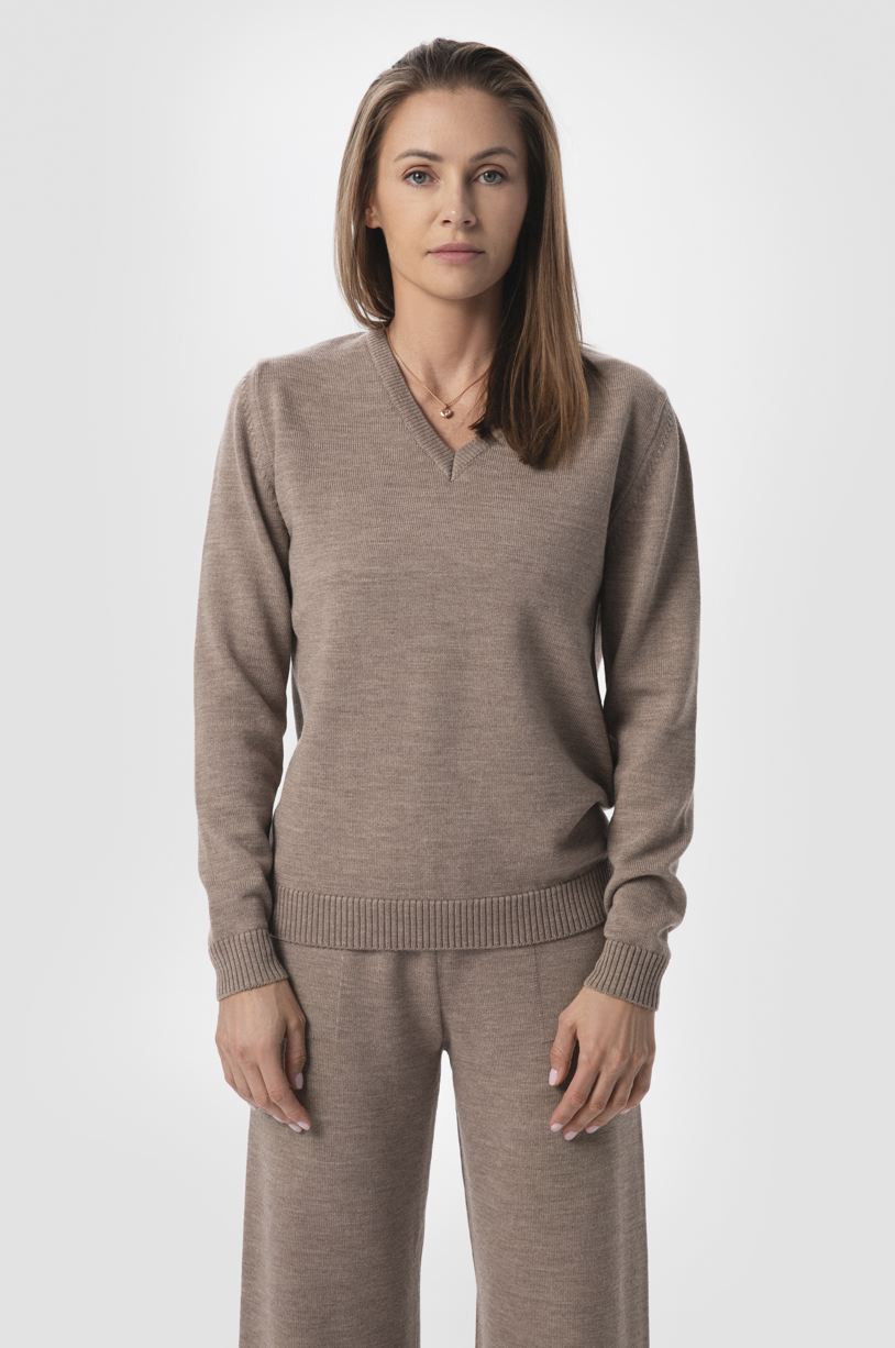 Sweter z dekoltem w serek beżowy z wełny merino damski sweter wełniany w serek przód